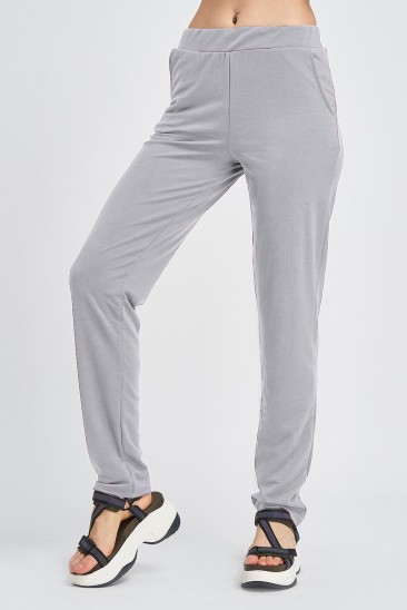 Светло-серые трикотажные штаны с карманами