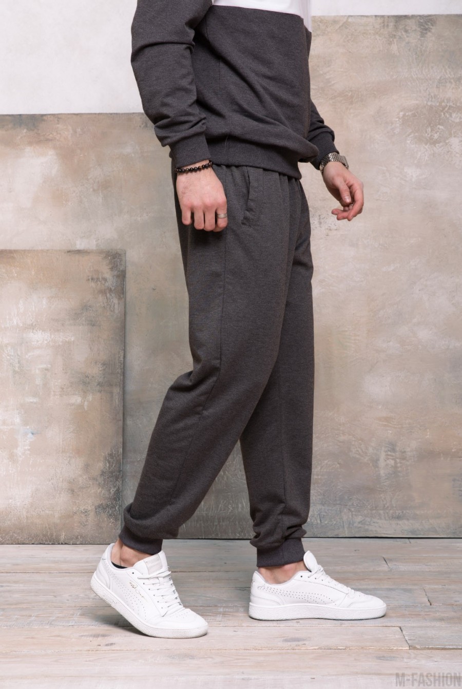 Темно-серые трикотажные спортивные штаны с манжетами- Фото 2