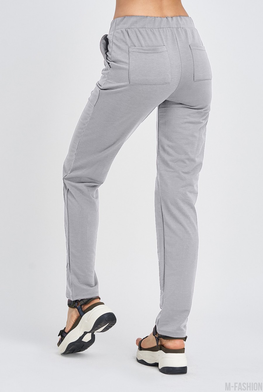 Светло-серые трикотажные штаны с карманами- Фото 3
