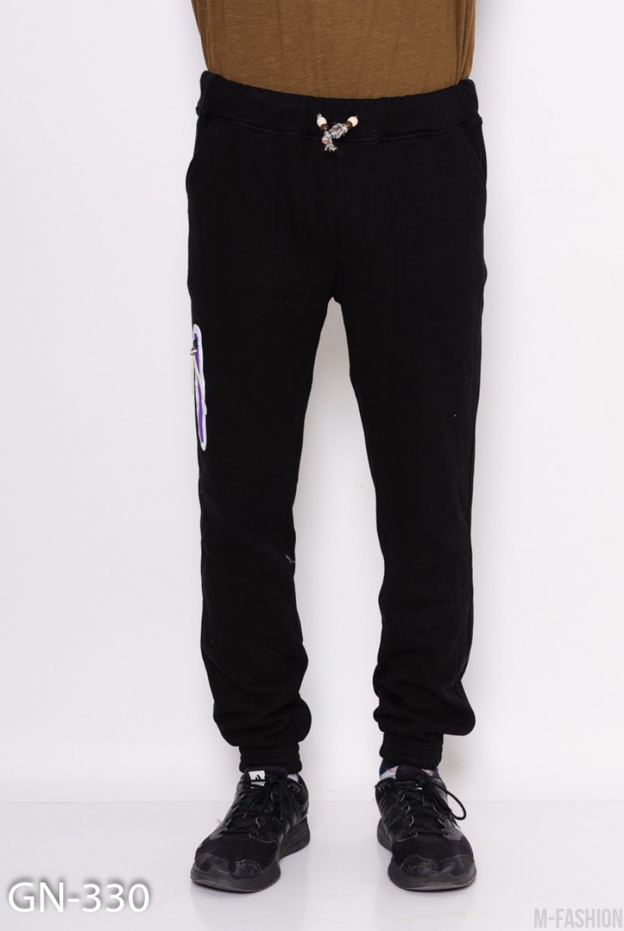 Черные трикотажные штаны на флисе с декоративной молнией и манжетами - Фото 1