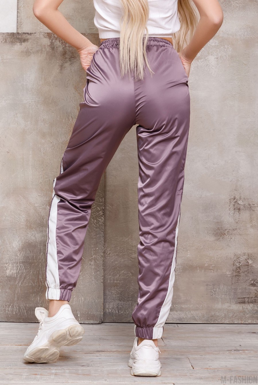 Свободные фиолетовые спортивные штаны с вставками- Фото 3