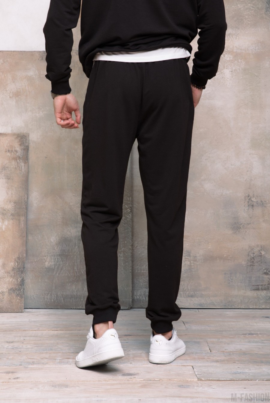 Черные трикотажные спортивные штаны с манжетами- Фото 3
