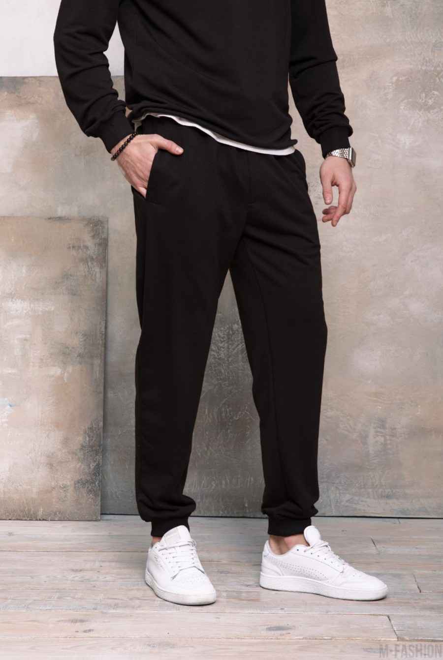 Черные трикотажные спортивные штаны с манжетами- Фото 2