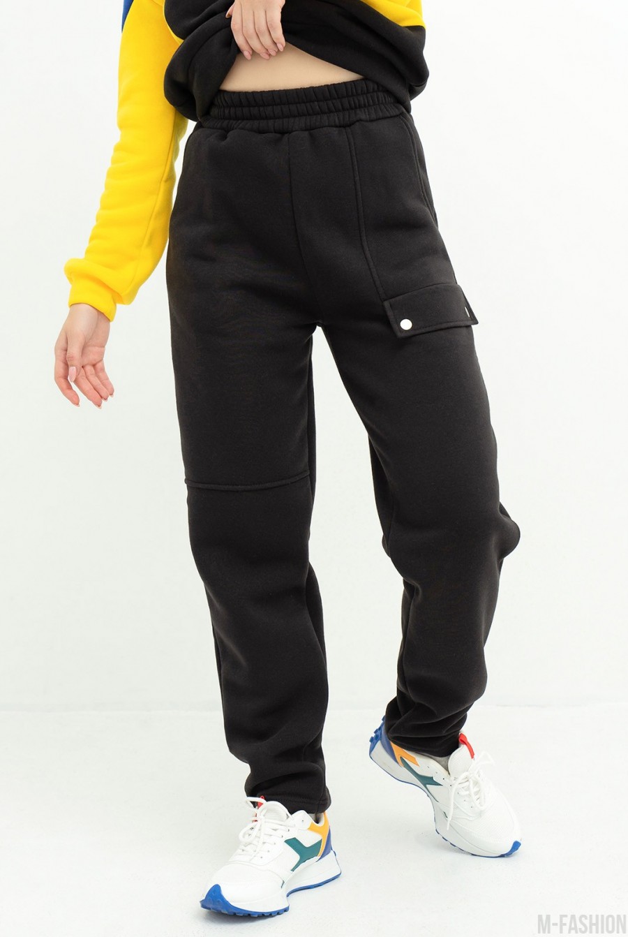 Черные теплые спортивные штаны с клапаном - Фото 1