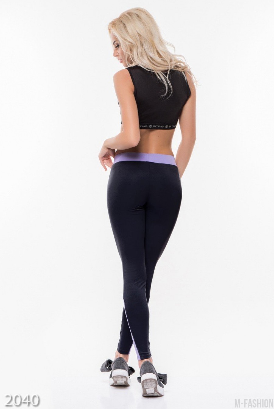 Черные с фиолетовыми вставками узкие спортивные штаны из эластика- Фото 3