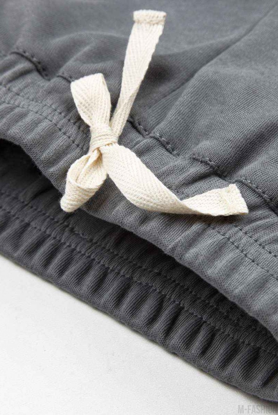 Серые хлопковые спортивные штаны на резинке с принтом- Фото 4