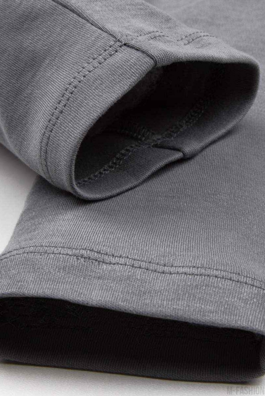 Серые хлопковые спортивные штаны на резинке с принтом- Фото 6
