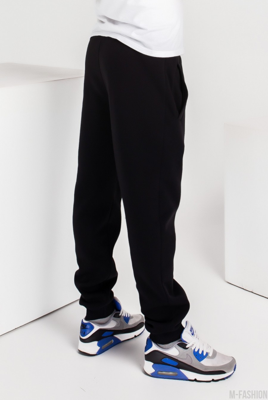 Черные утепленные флисом спортивные штаны с манжетами- Фото 3