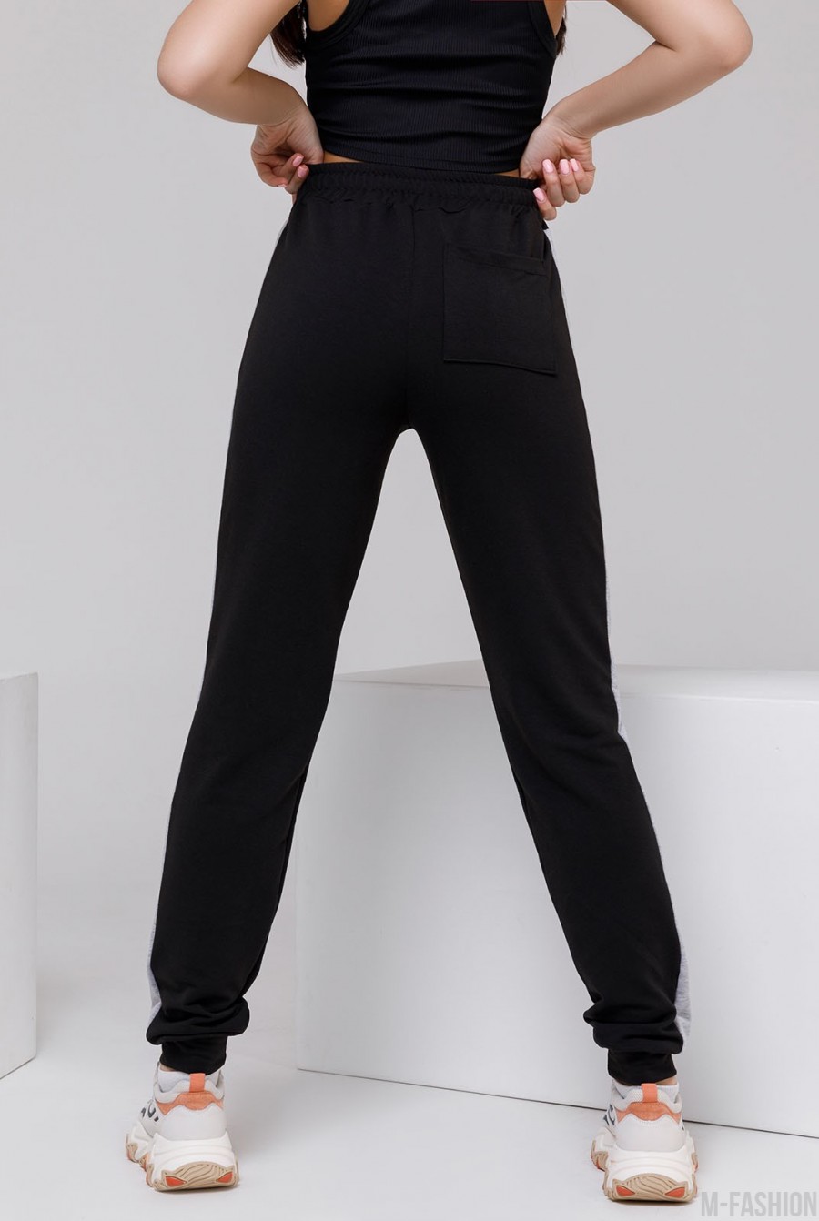 Черные трикотажные штаны с лампасами- Фото 3