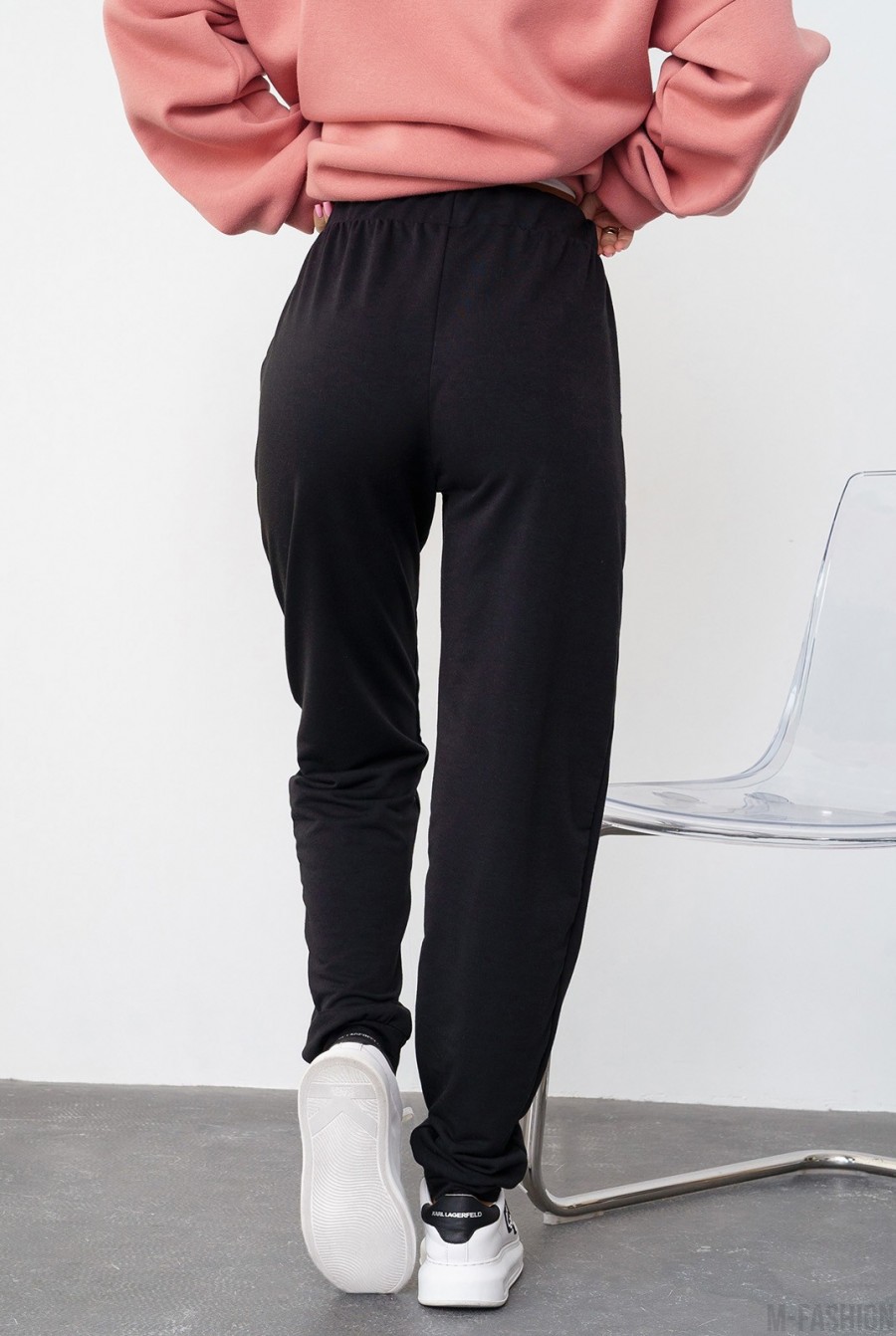 Черные спортивные штаны на манжетах- Фото 3