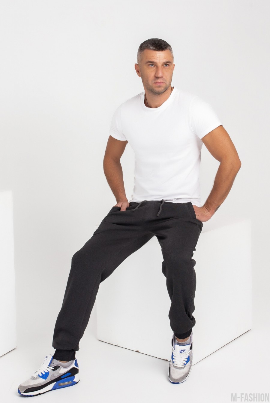 Темно-серые утепленные флисом спортивные штаны с манжетами- Фото 3