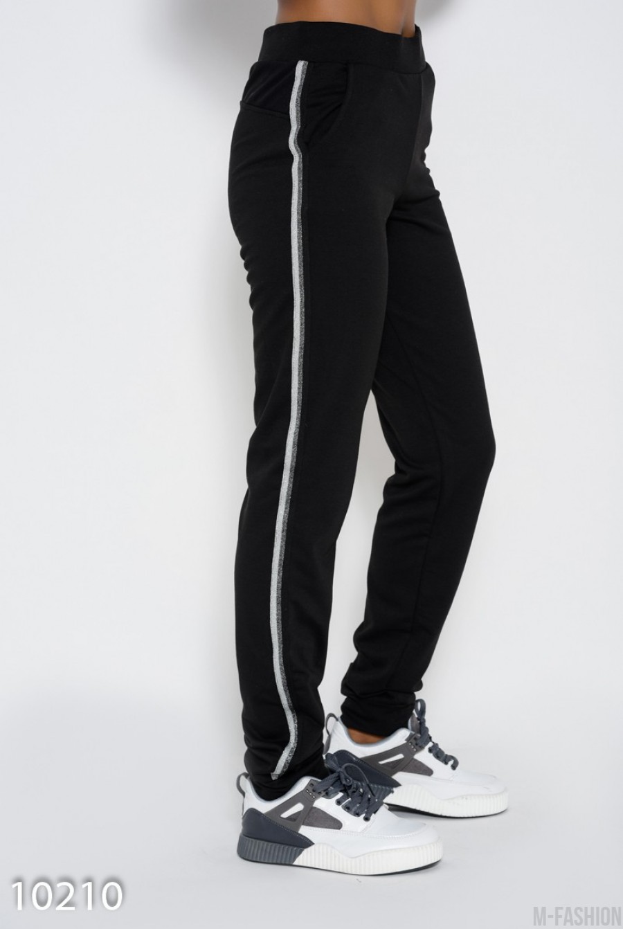 Черные трикотажный штаны с карманами и лампасами с люрексом- Фото 2
