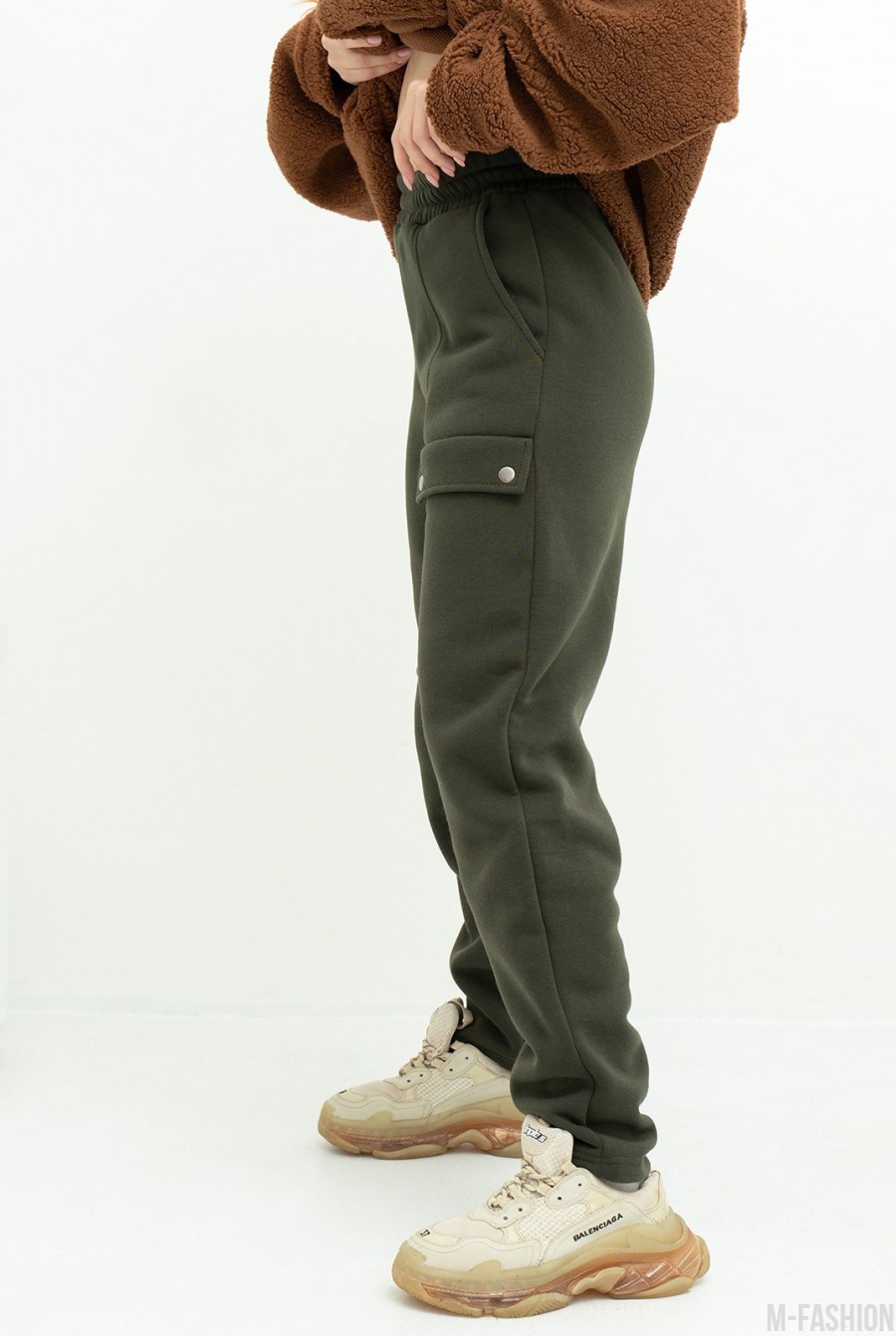 Теплые спортивные штаны цвета хаки с клапаном- Фото 2