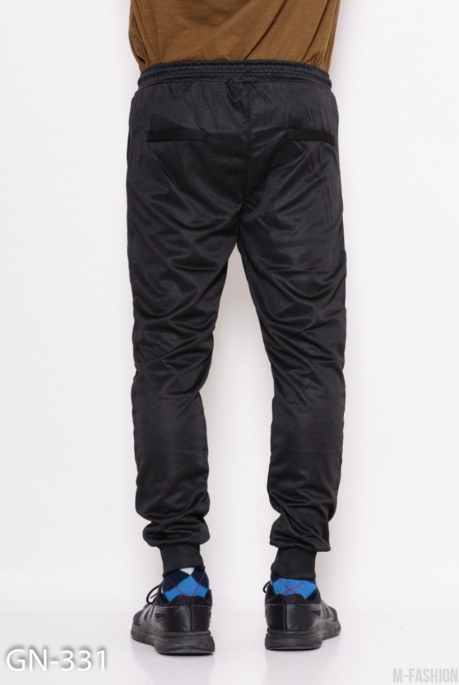Черные спортивные штаны на манжетах с полосками-тесемками- Фото 5