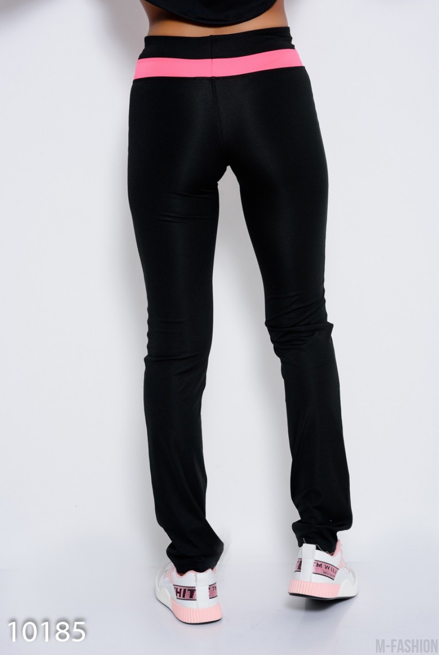 Черные эластичные спортивные штаны с розовой вставкой на поясе- Фото 5