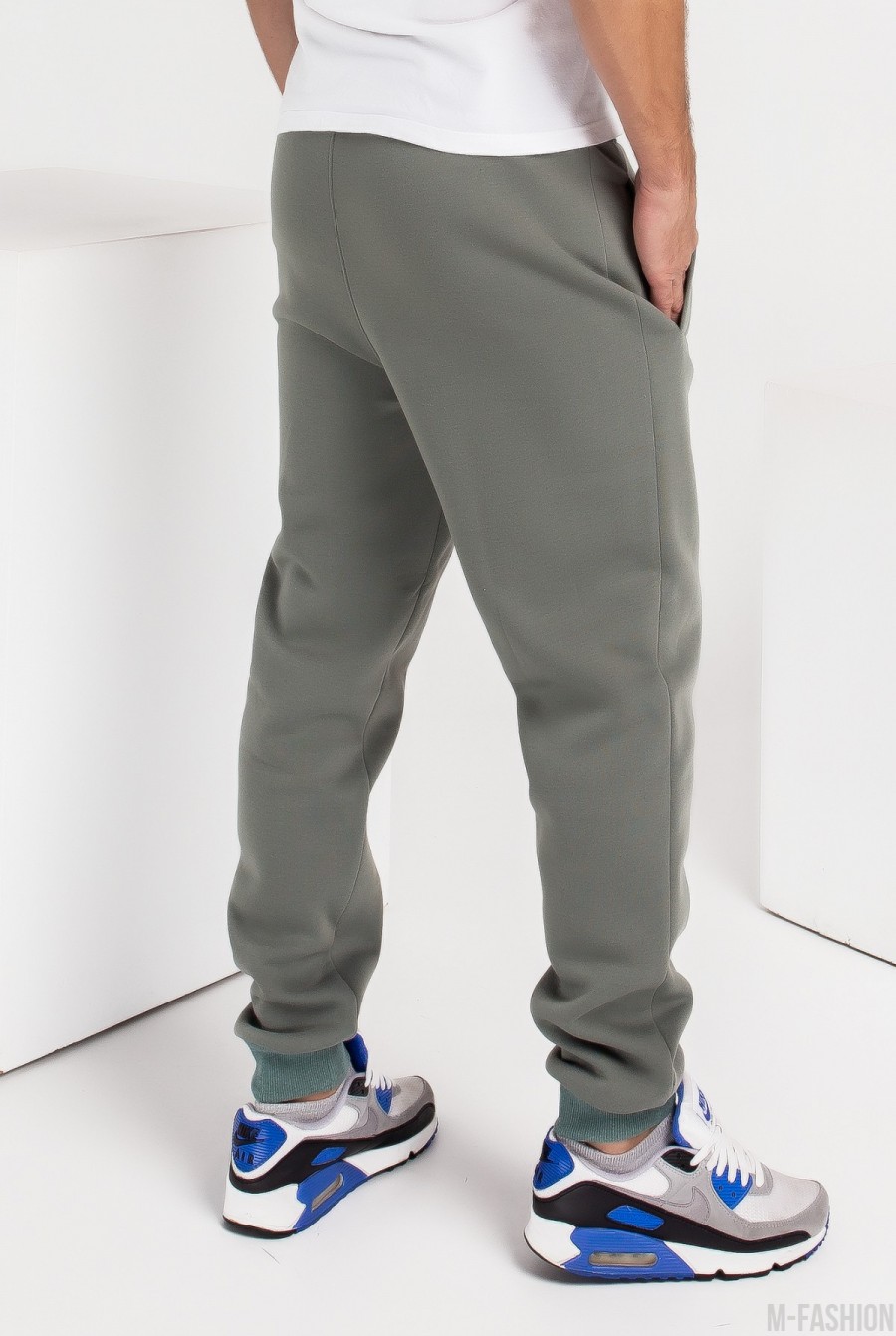 Утепленные флисом спортивные штаны цвета хаки с манжетами- Фото 2