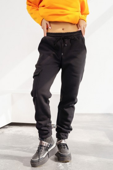 Черные брюки карго с накладными карманами