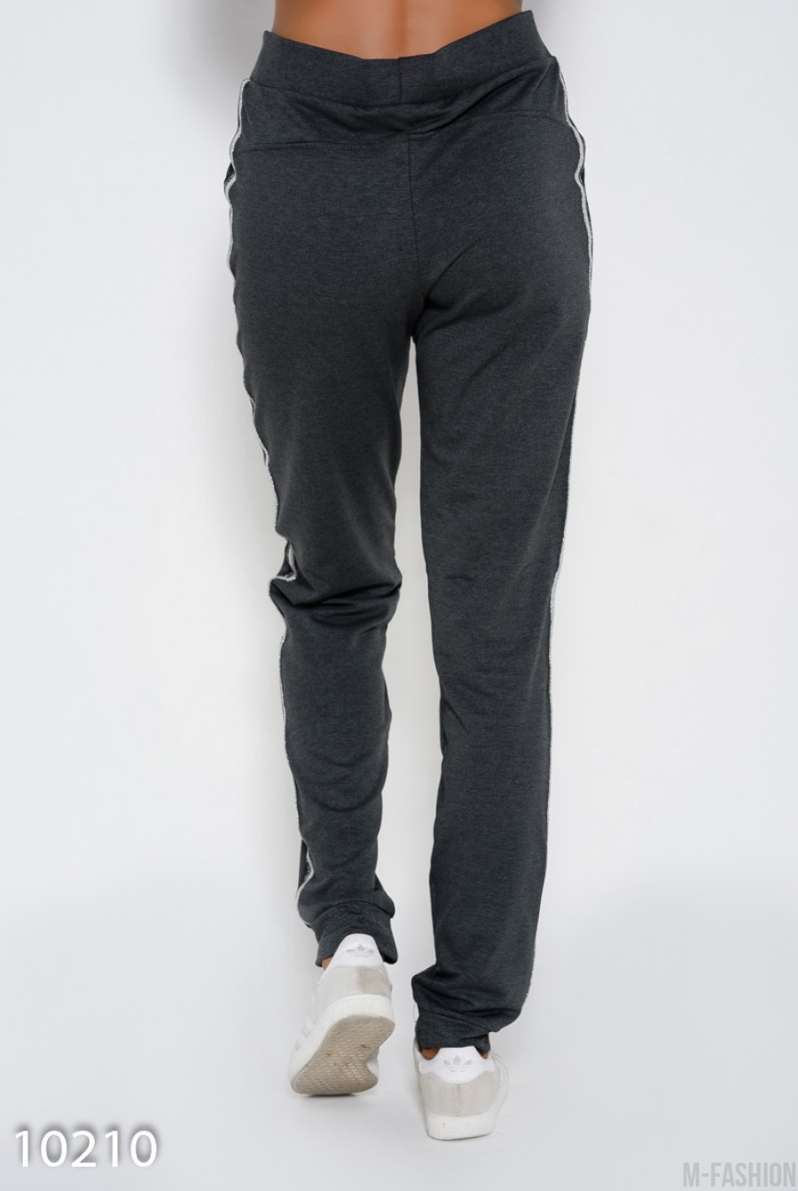 Темно-серые трикотажный штаны с карманами и лампасами с люрексом- Фото 3