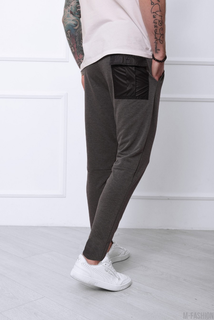 Темно-серые трикотажные штаны с накладным карманом- Фото 3
