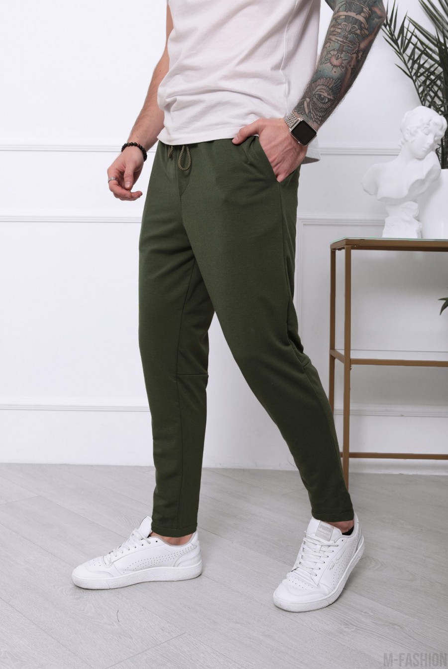 Трикотажные штаны цвета хаки с накладным карманом- Фото 2