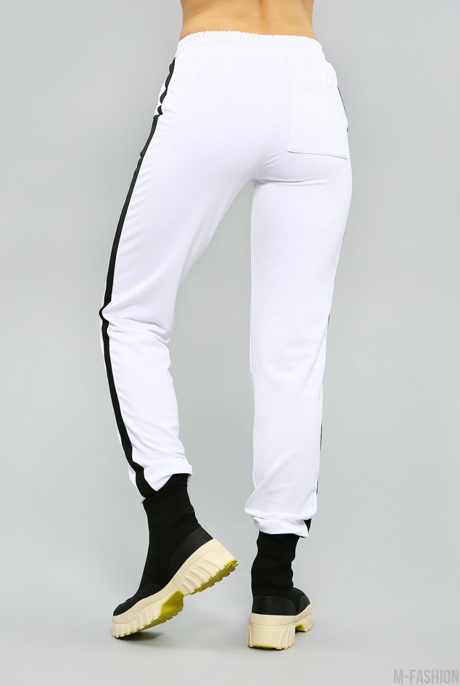 Белые трикотажные штаны с лампасами- Фото 5