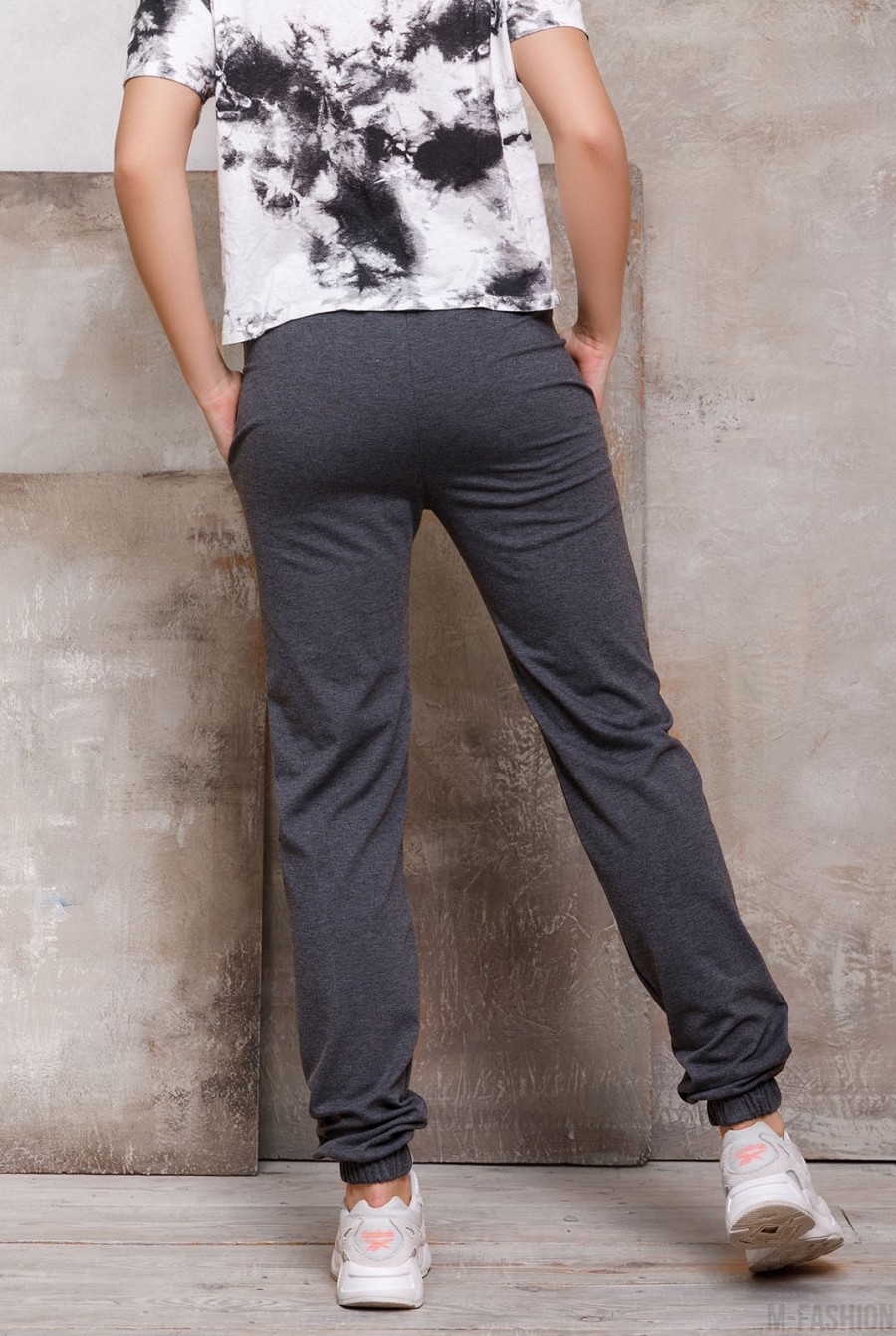 Темно-серые трикотажные штаны со стрелками- Фото 3