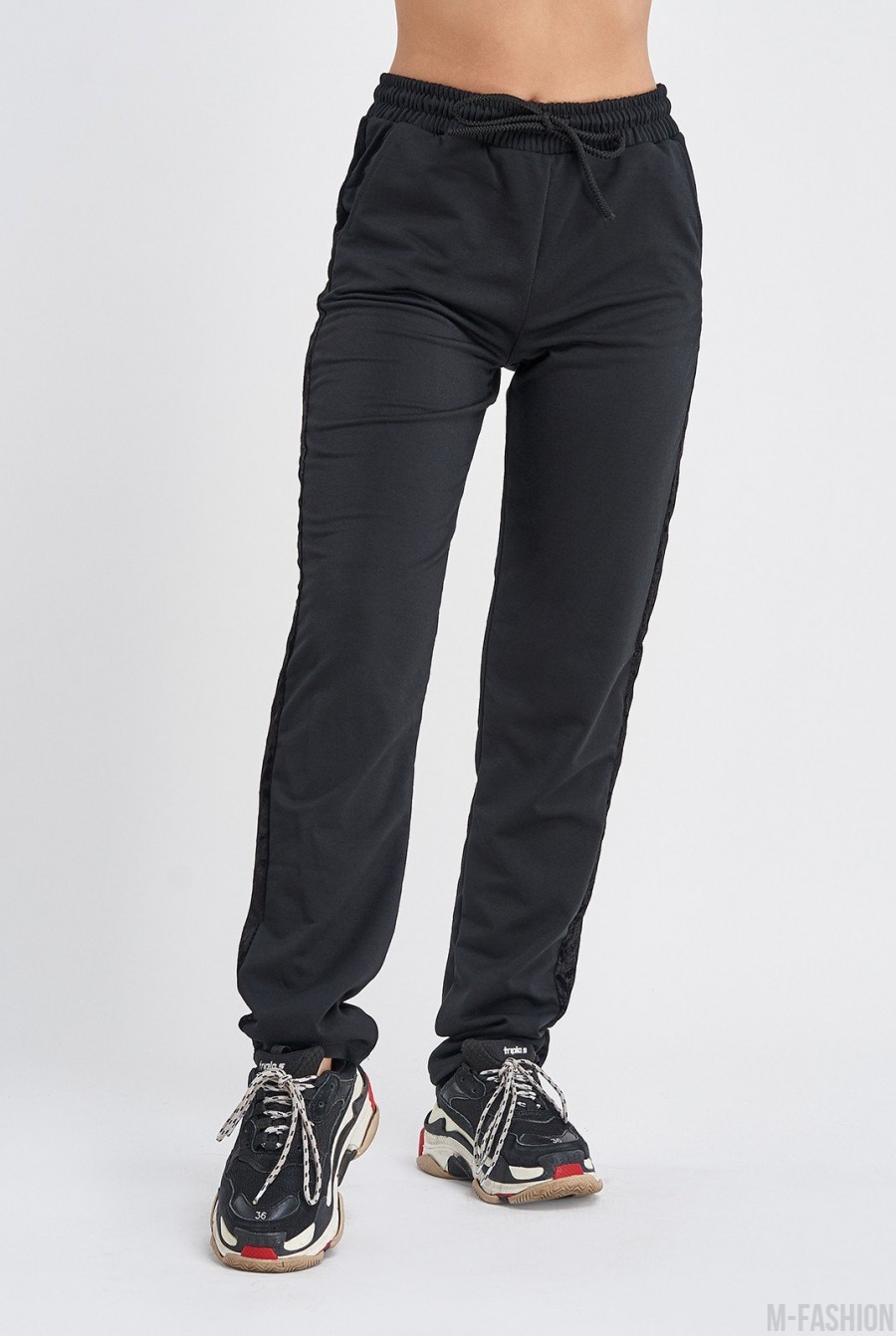 Черные трикотажные штаны с велюровыми лампасами - Фото 1