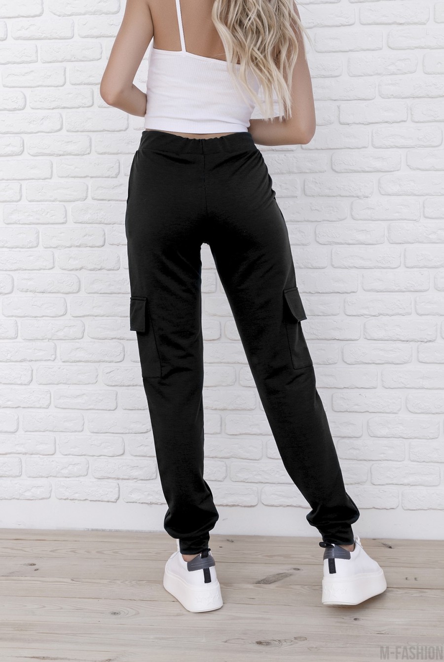 Черные штаны с накладными карманами- Фото 3
