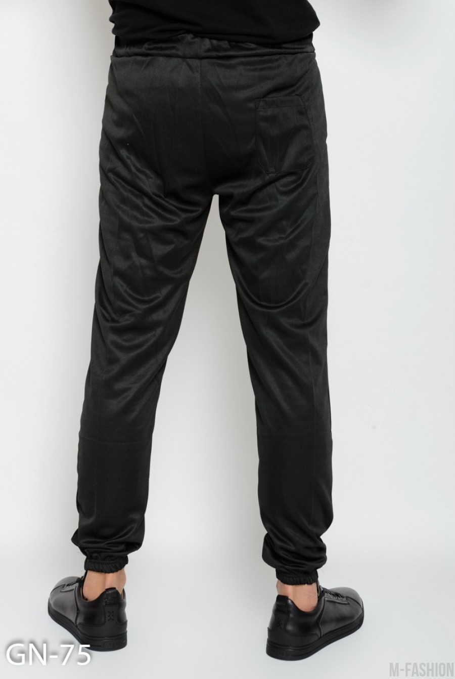 Черные тонкие спортивные штаны с тремя карманами и принтом- Фото 4