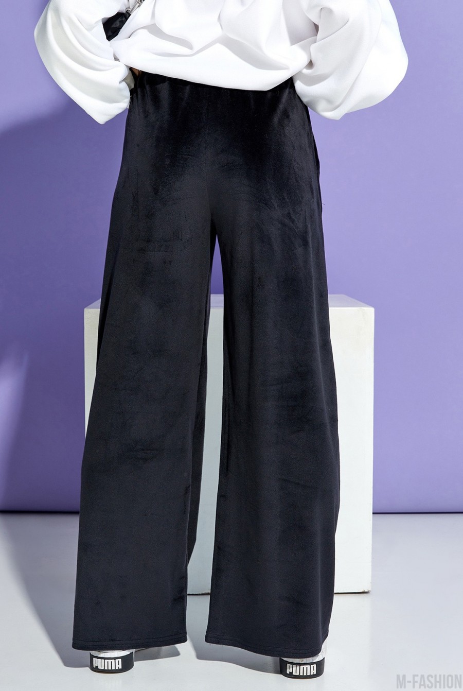 Черные широкие велюровые брюки- Фото 3