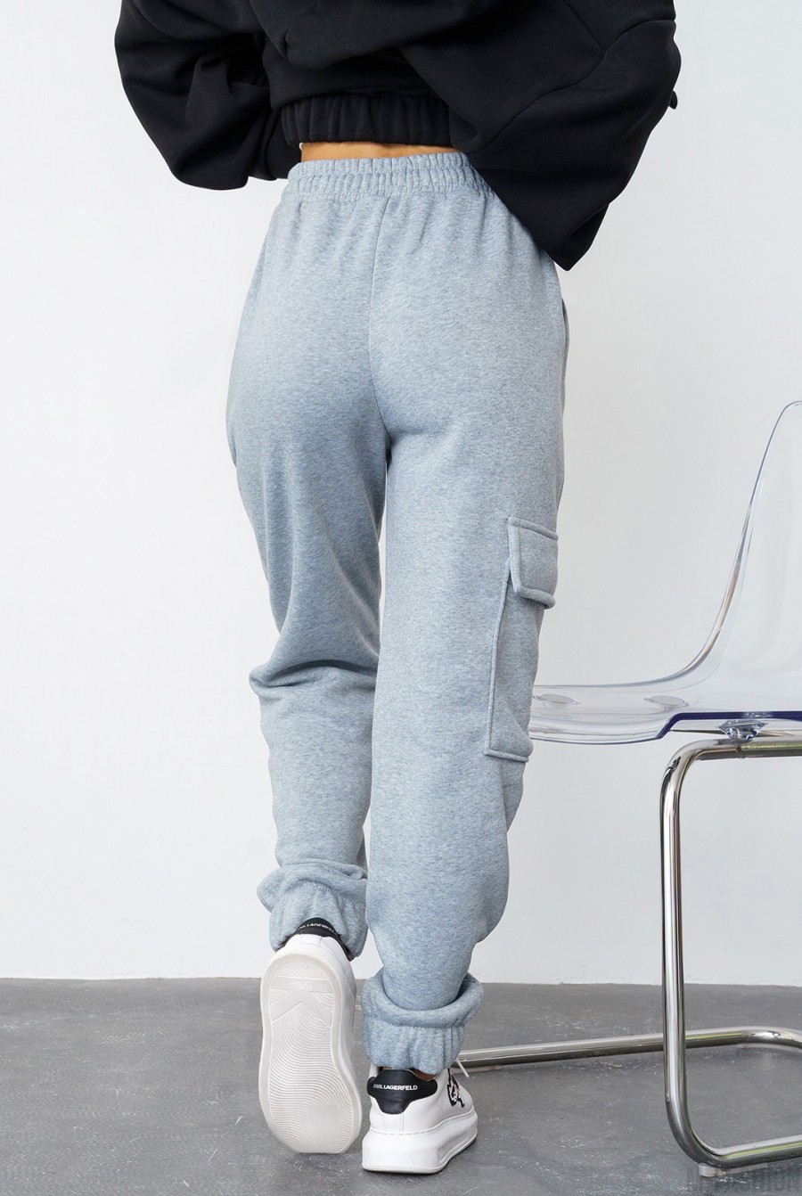 Светло-серые брюки карго с накладными карманами- Фото 3