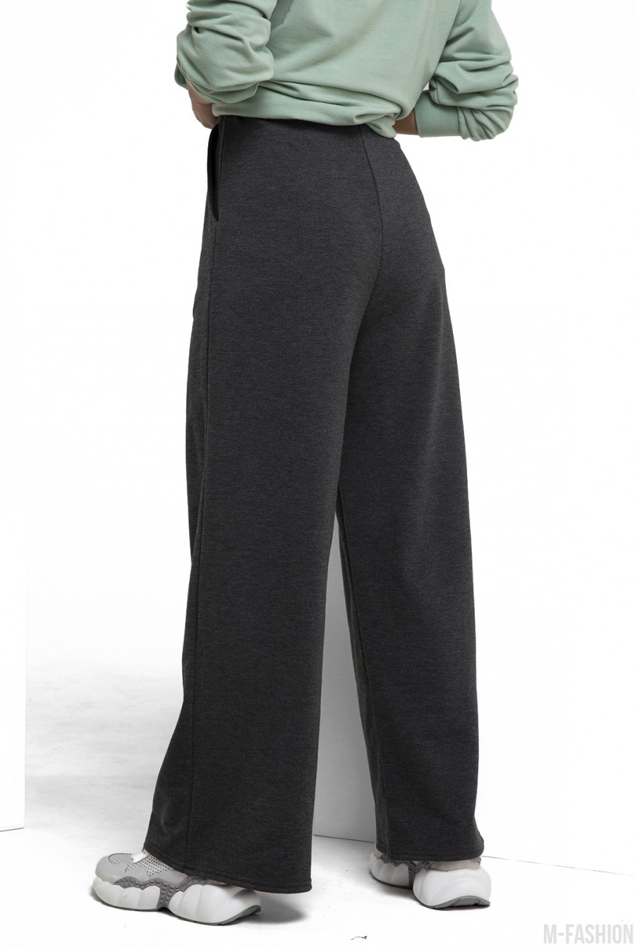 Темно-серые трикотажные штаны широкого кроя- Фото 3