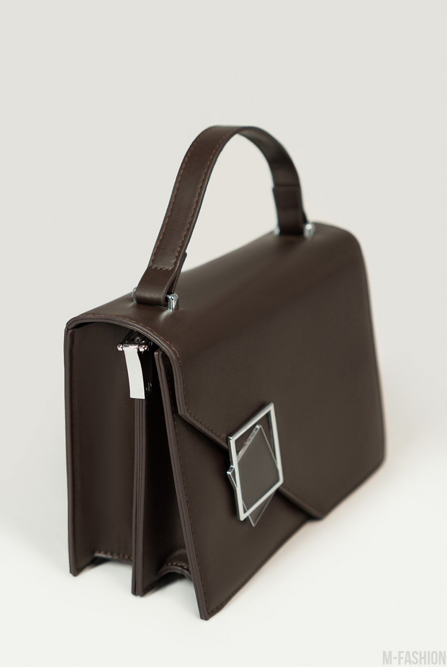 Коричневая каркасная прямоугольная сумка с металлическим декором- Фото 2