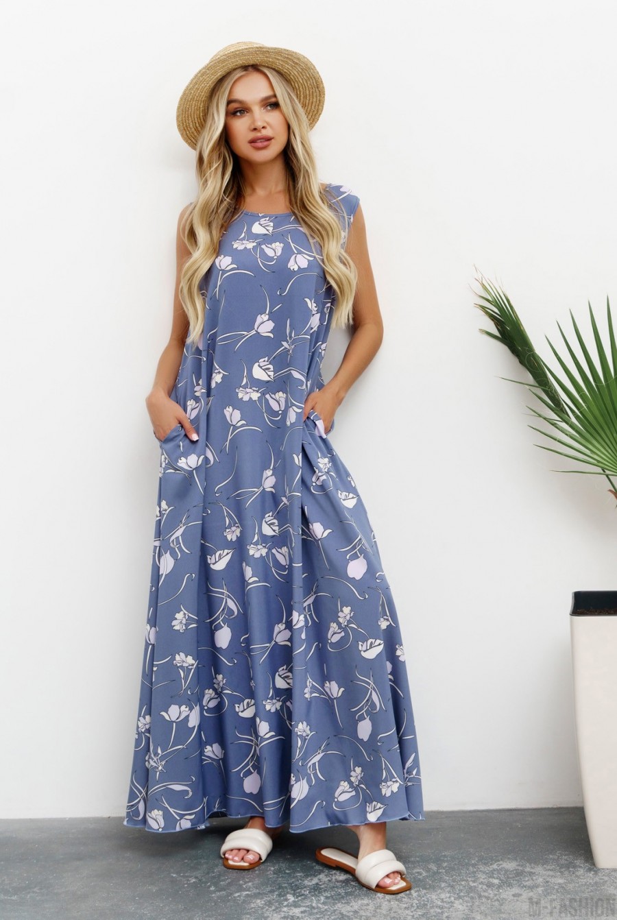 Цветочное синее платье с длиной в пол - Фото 1