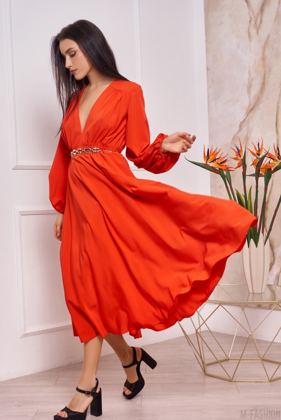 Красное приталенное платье с рукавами-фонариками- Фото 2