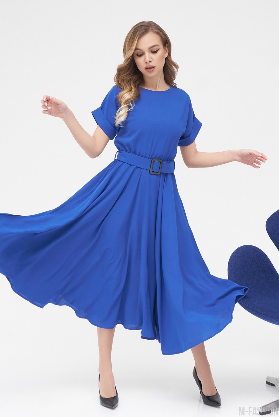 Синее классическое платье с расклешенным низом - Фото 1
