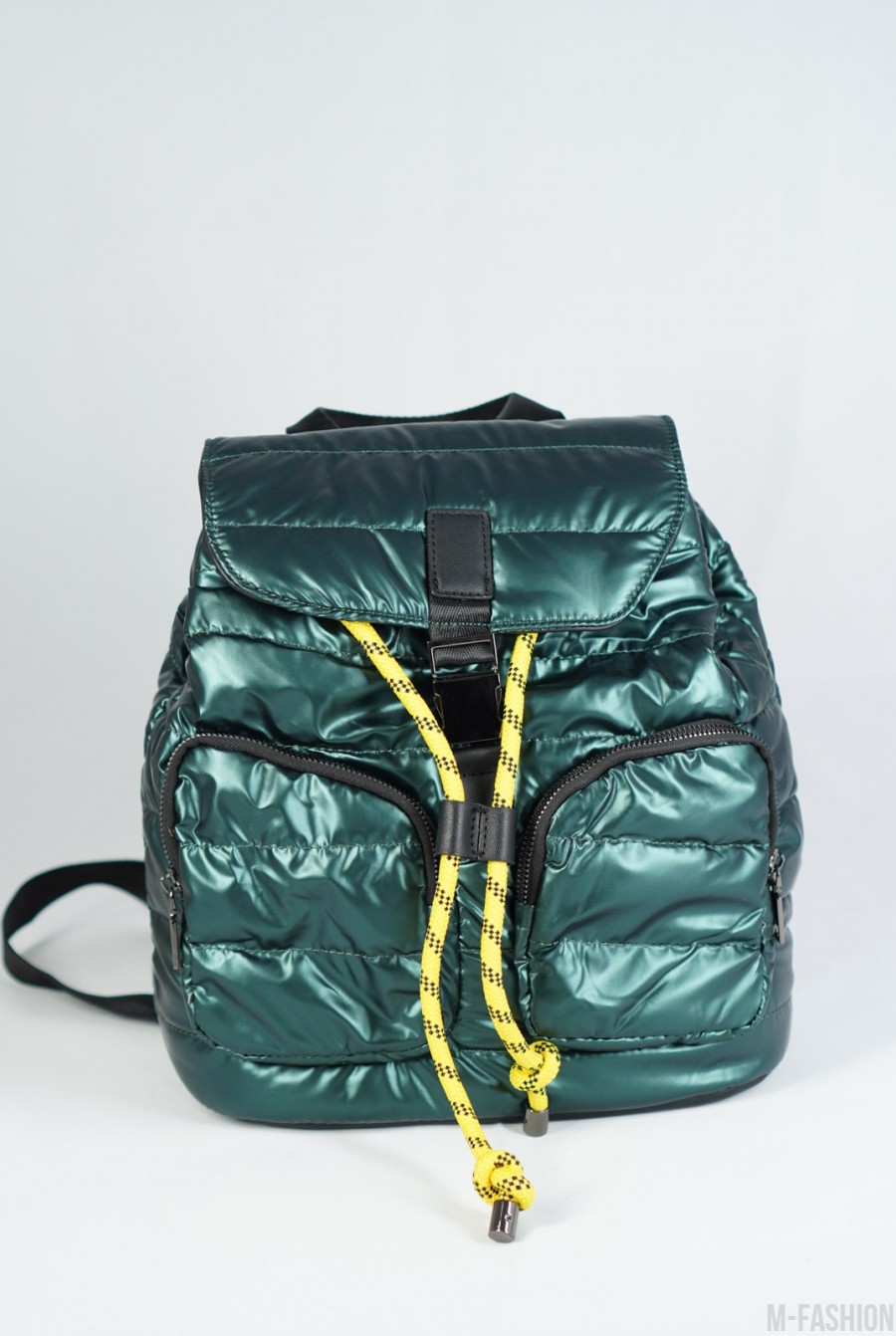 Зеленый болоньевый стеганый рюкзак с карманами - Фото 1