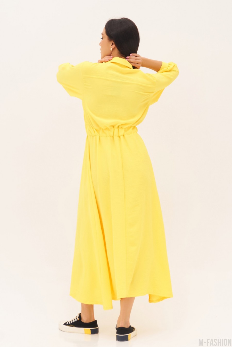Желтое длинное платье-рубашка на пуговицах- Фото 3