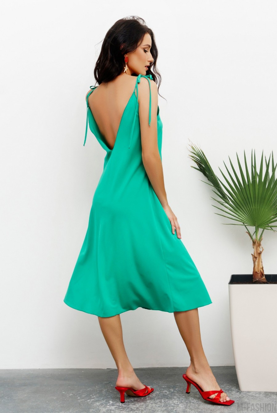 Зеленое платье-комбинация расклешенного кроя- Фото 3