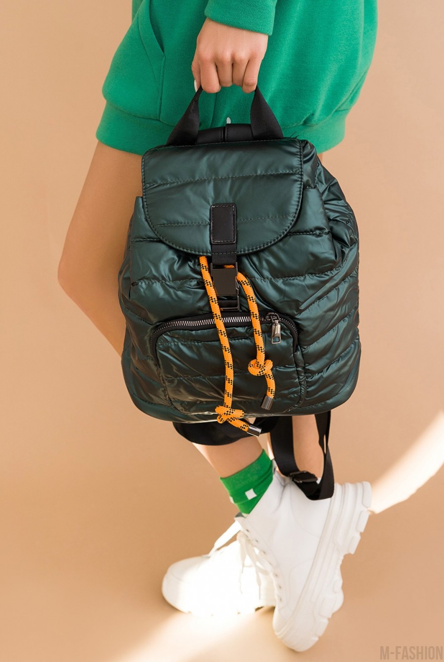 Зеленый болоньевый стеганый рюкзак - Фото 1