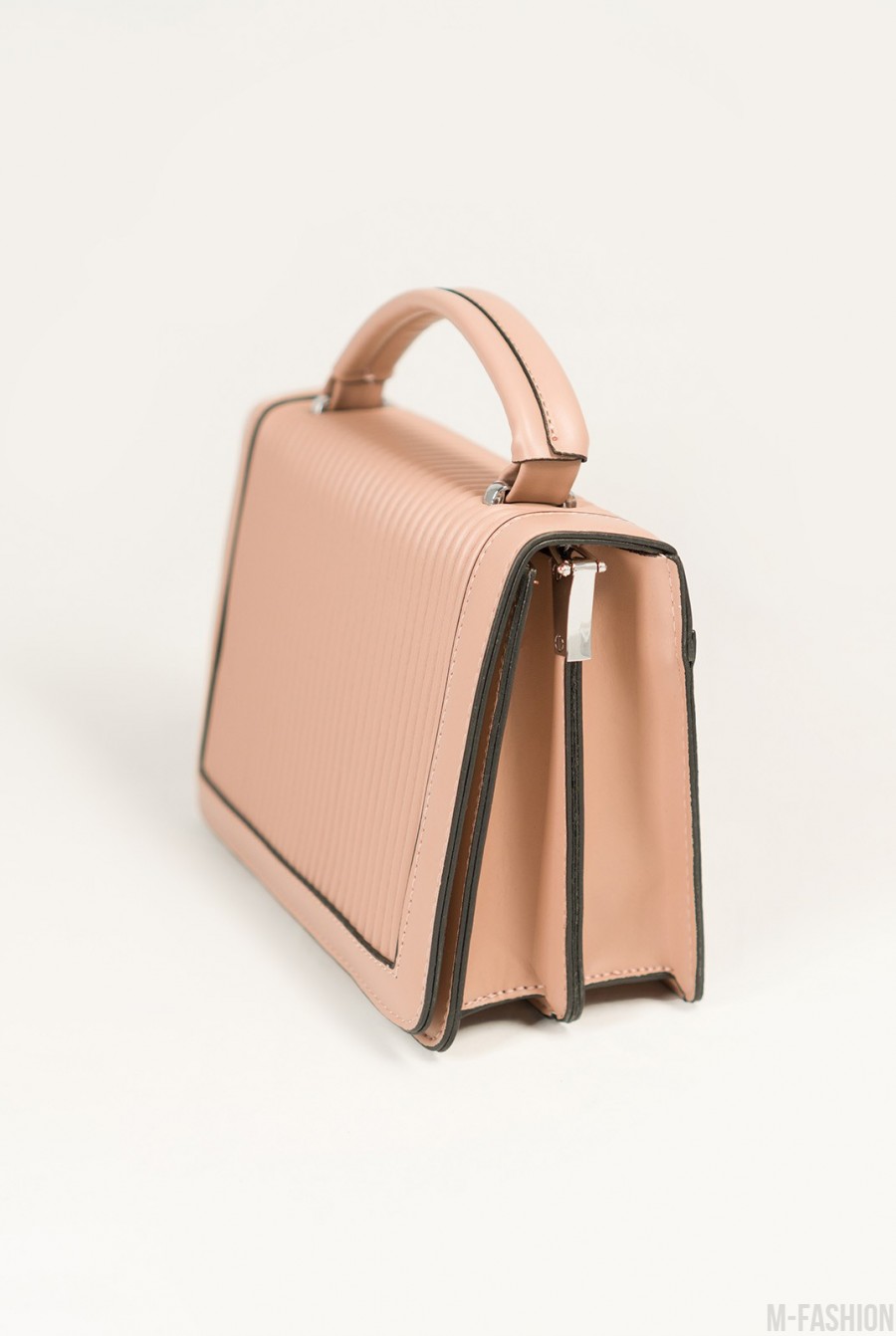 Темно-розовая классическая сумка с фактурной вставкой- Фото 2