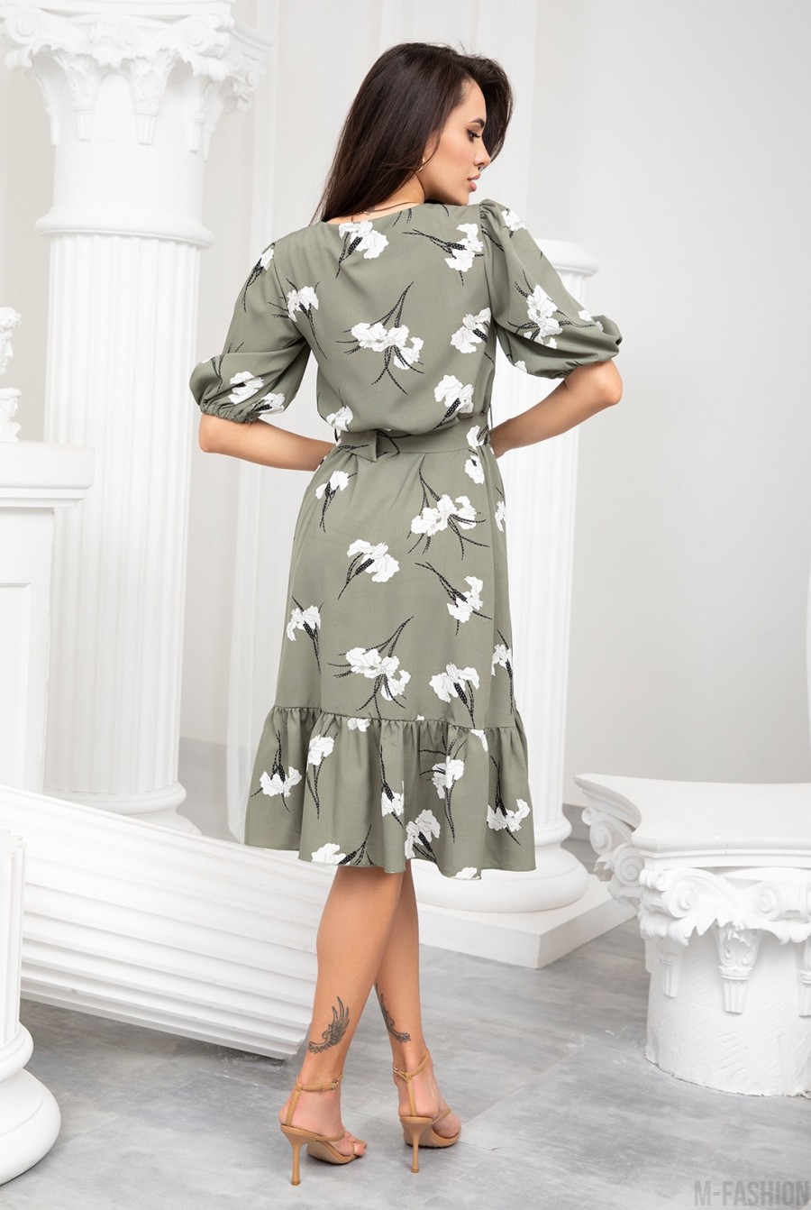Принтованное платье цвета хаки с рукавами-бафами- Фото 3