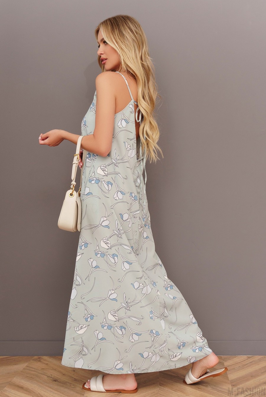 Оливковое платье-комбинация с цветочным принтом- Фото 2