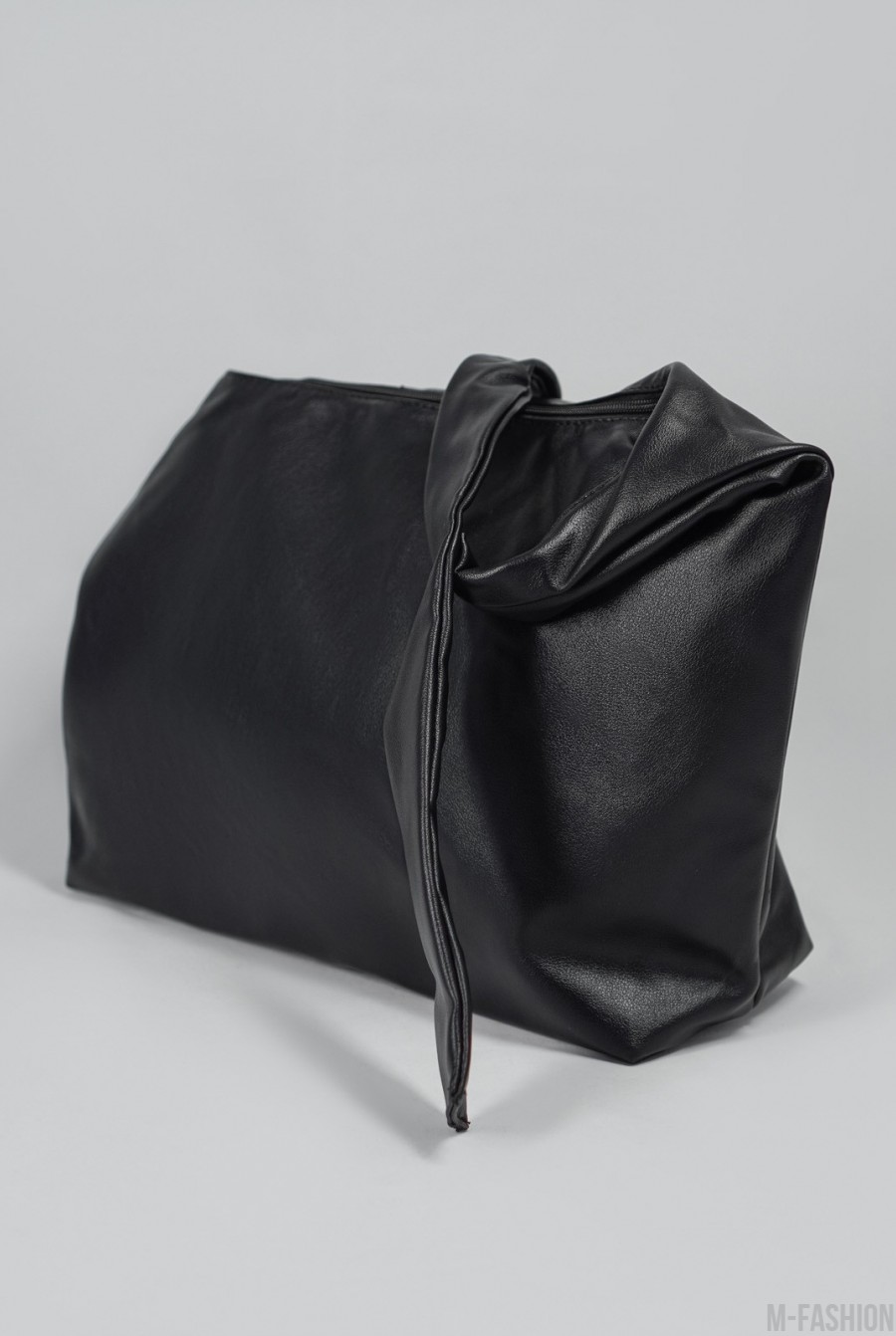 Черная вместительная сумка с одной ручкой- Фото 2