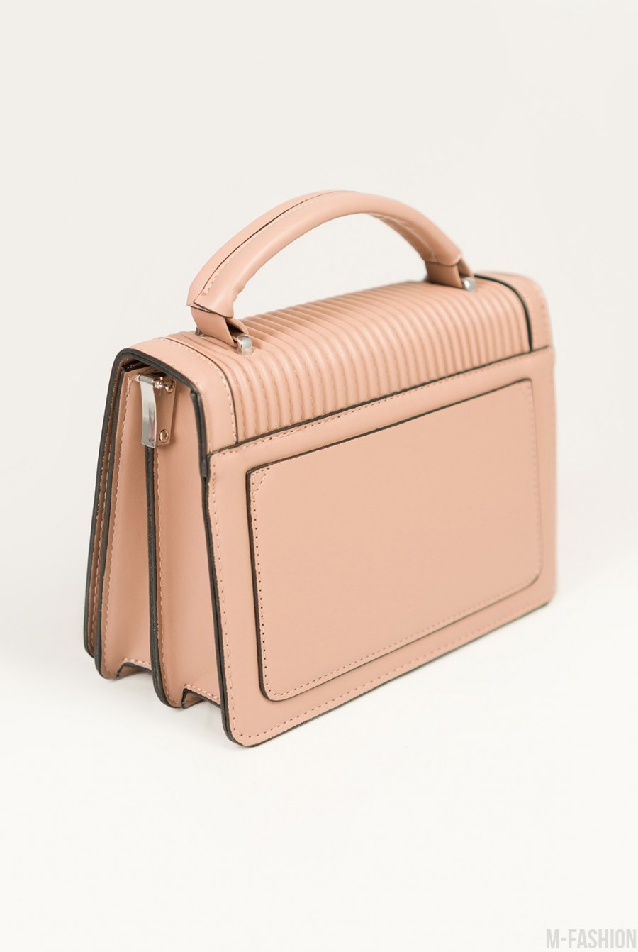 Темно-розовая классическая сумка с фактурной вставкой- Фото 3