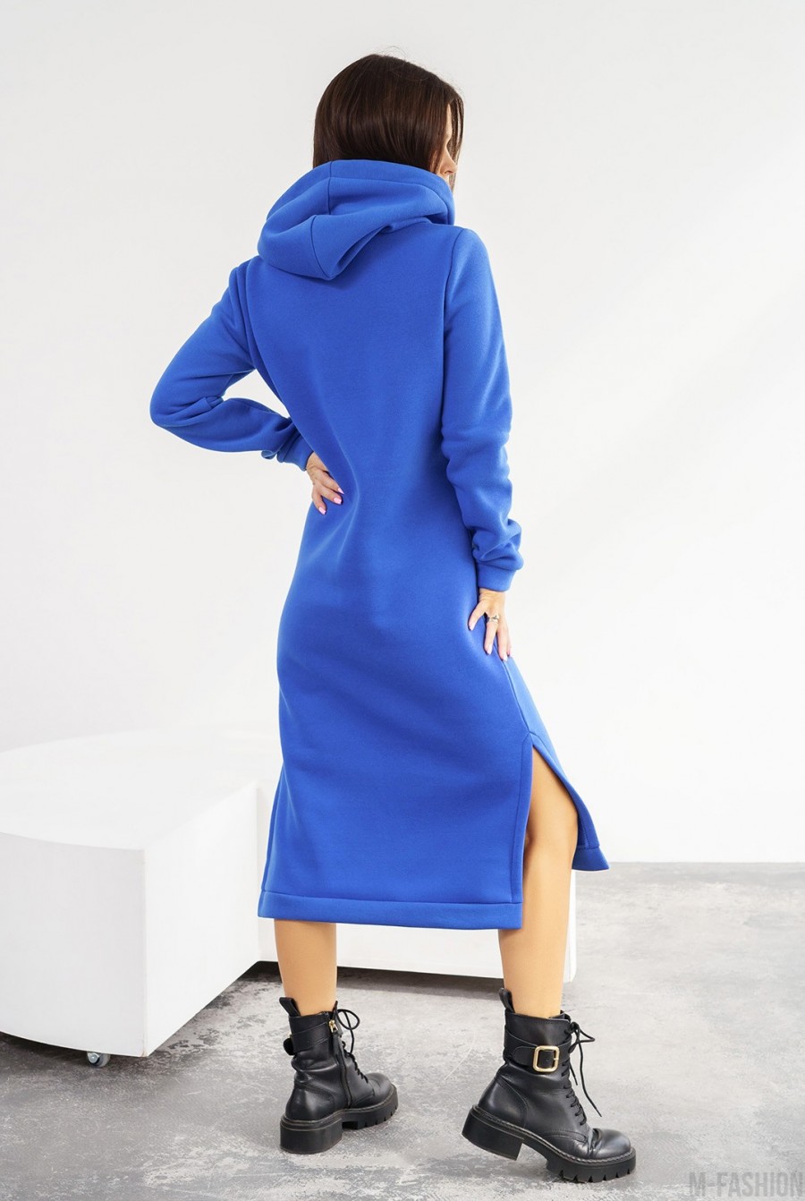 Синее утепленное флисом платье с капюшоном- Фото 3