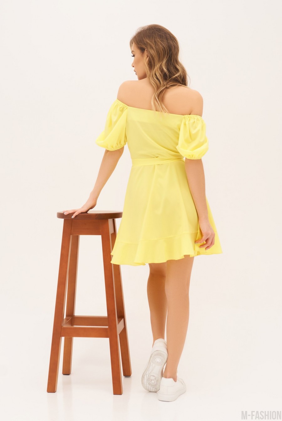 Желтое короткое платье с рукавами-фонариками- Фото 3