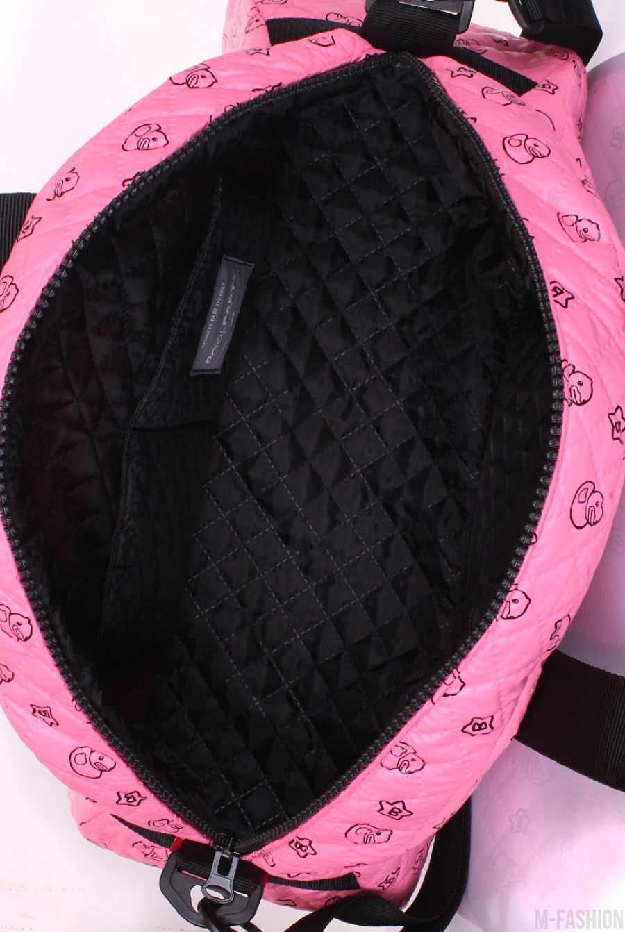 Стеганая дорожная сумка с розовой расцветкой и позитивным принтом- Фото 4