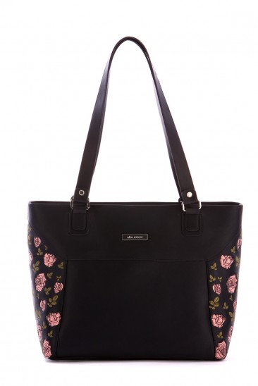Стильная сумочка с цветочной вышивкой