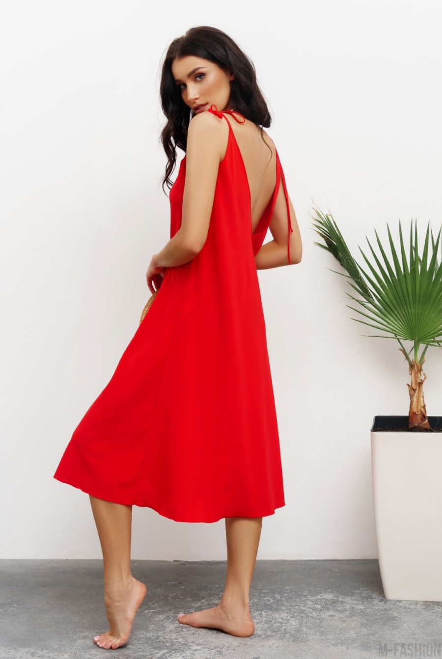 Красное платье-комбинация расклешенного кроя- Фото 3